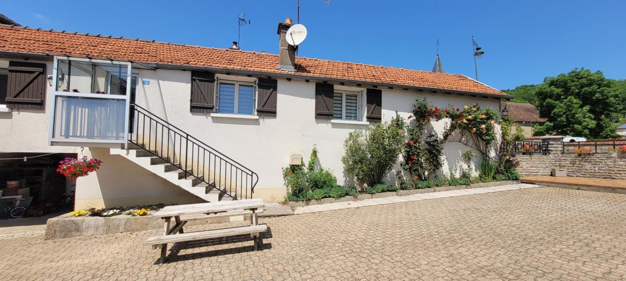 La Maison De L'Abeille De Percey Longeau-Percey Luaran gambar